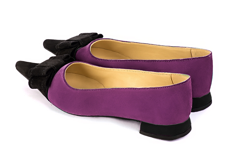 Matt black and mulberry purple women's dress pumps, with a knot on the front. Pointed toe. Flat flare heels. Rear view - Florence KOOIJMAN